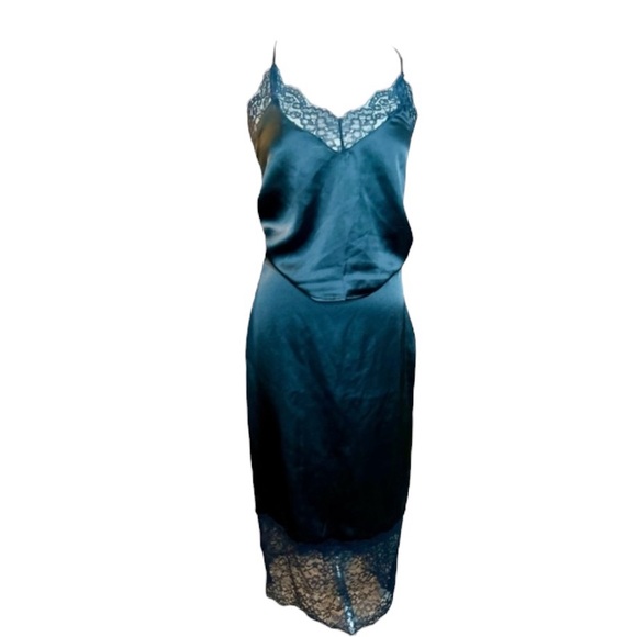 House of Harlow 1960 Dresses & Skirts - 🚨𝐒𝐀𝐋𝐄🚨𝐇𝐎𝐔𝐒𝐄 𝐎𝐅 𝐇𝐀𝐑𝐋𝐎𝐖2 piece satin/lace skirt set 𝐬𝐚𝐥𝐞𝐭𝐨𝐝𝐚𝐲𝐨𝐧𝐥𝐲